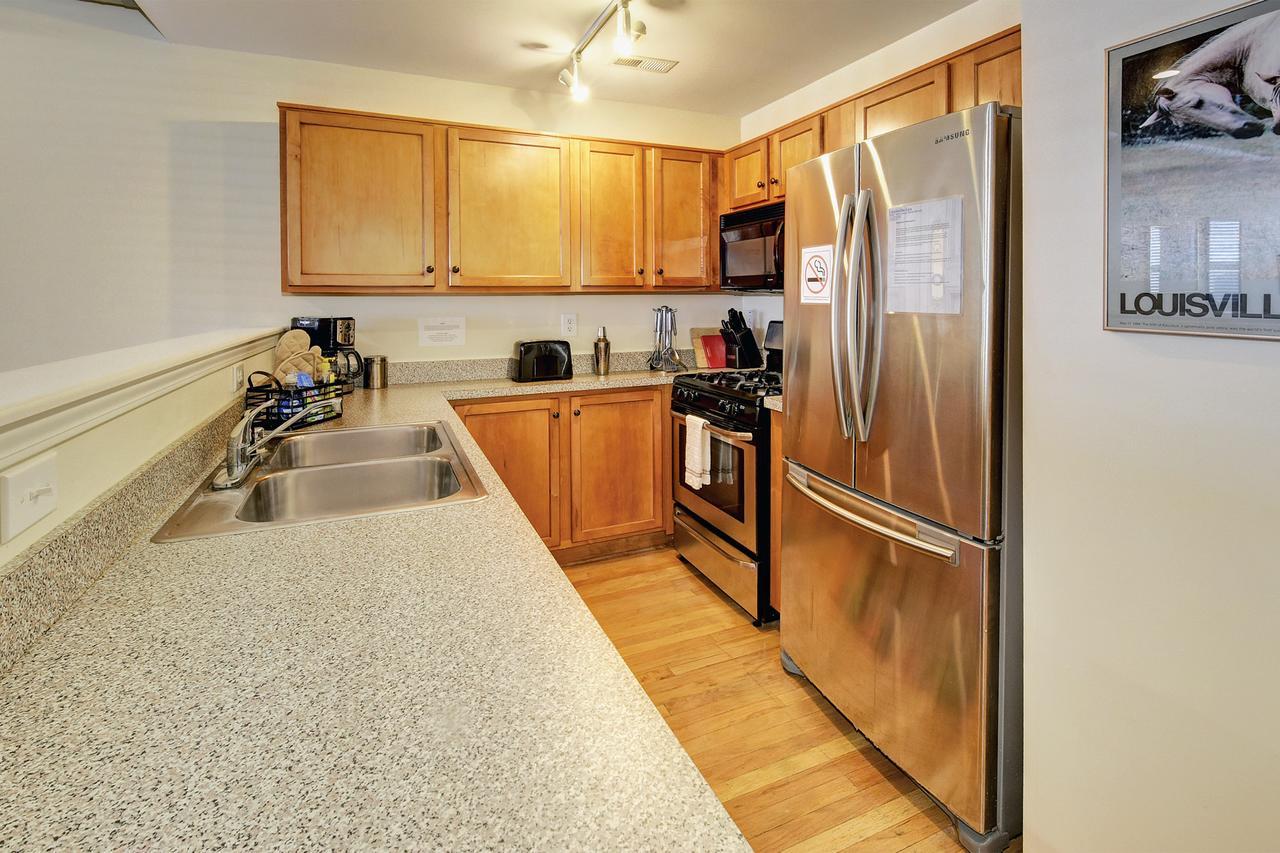 Restaurant Row Townhouse 2 King Bedrooms Louisville Exterior photo